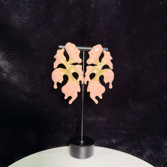 Brand New Kendra Scott Savannah Gold Statement Earrings in Pink Enamel - Picture 8 of 13